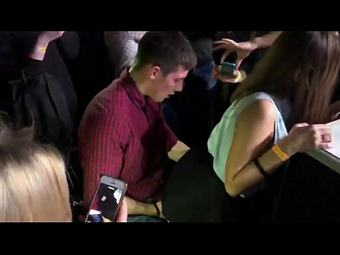 ❤️ Ho kopanela liphate ka 'nete ka har'a nightclub ea Russia. Ngoanana oa Russia ea lilemo li 18 ka har'a anus le botšehaling o ile a robala ka har'a nightclub litšoantšong tsa bootsoa st.prendiporno.ru ❌️